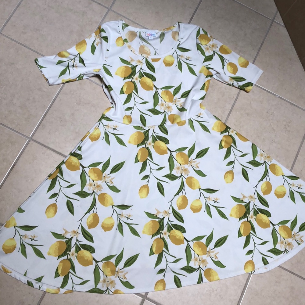 LuLaRoe Unicorn Nicole EUC Flattering summer lemon floral dress Like New